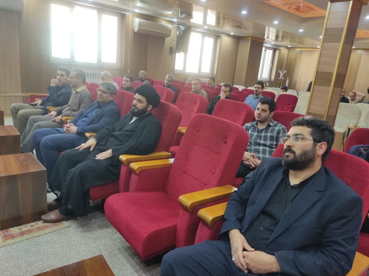 جلسه آموزشی توجیهی شورای امر به معروف و نهی از منکر بنیاد مسکن انقلاب اسلامی استان لرستان برگزار شد